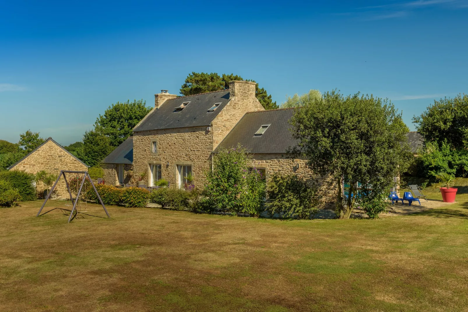 L'Estuaire-Exterior summer