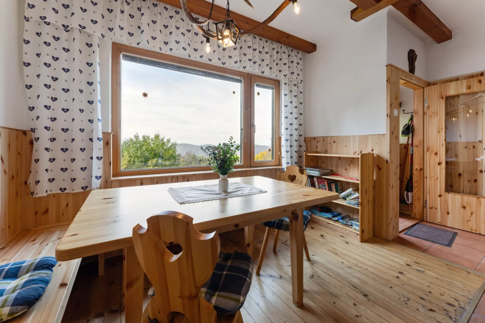 Kois Hütte-Dining room
