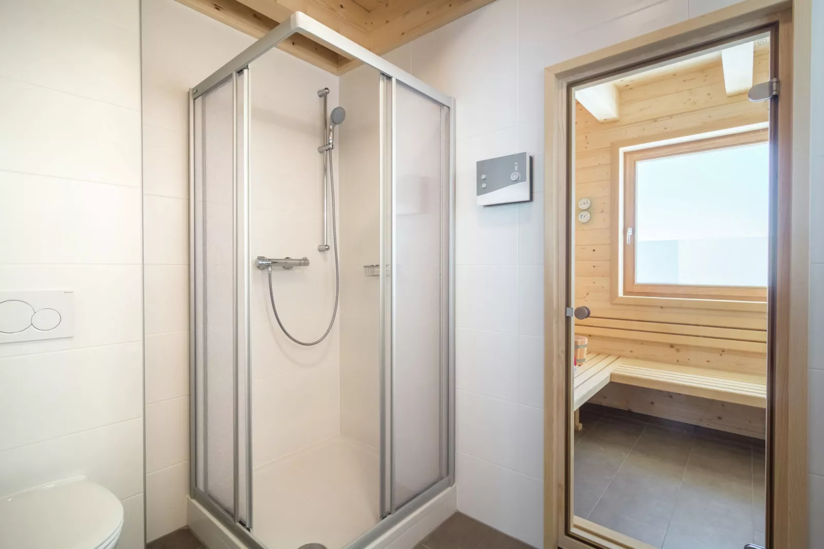 Almdorf Weinebene XL-Bathroom
