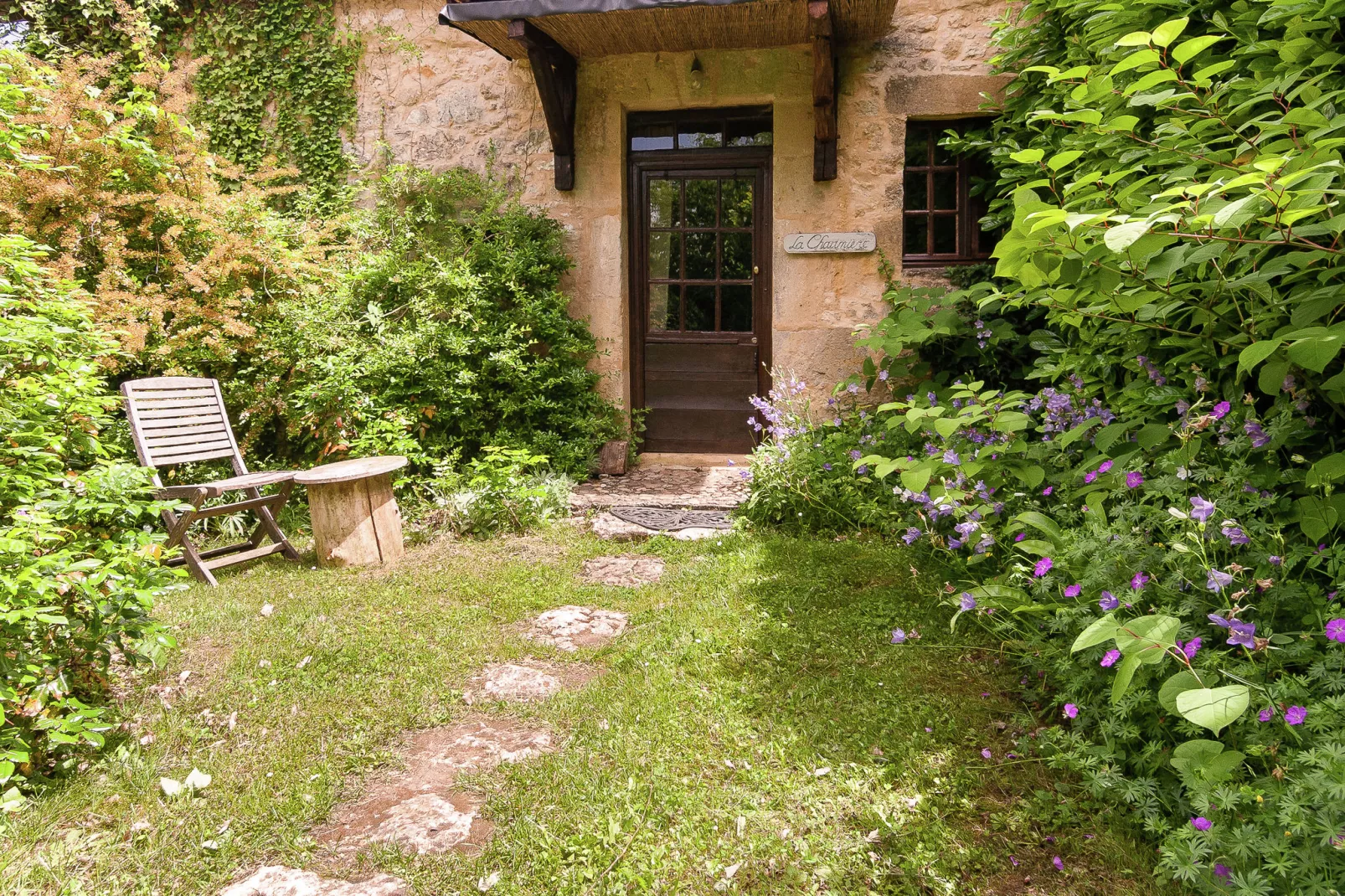 La Chaumière Deux-Exterior summer