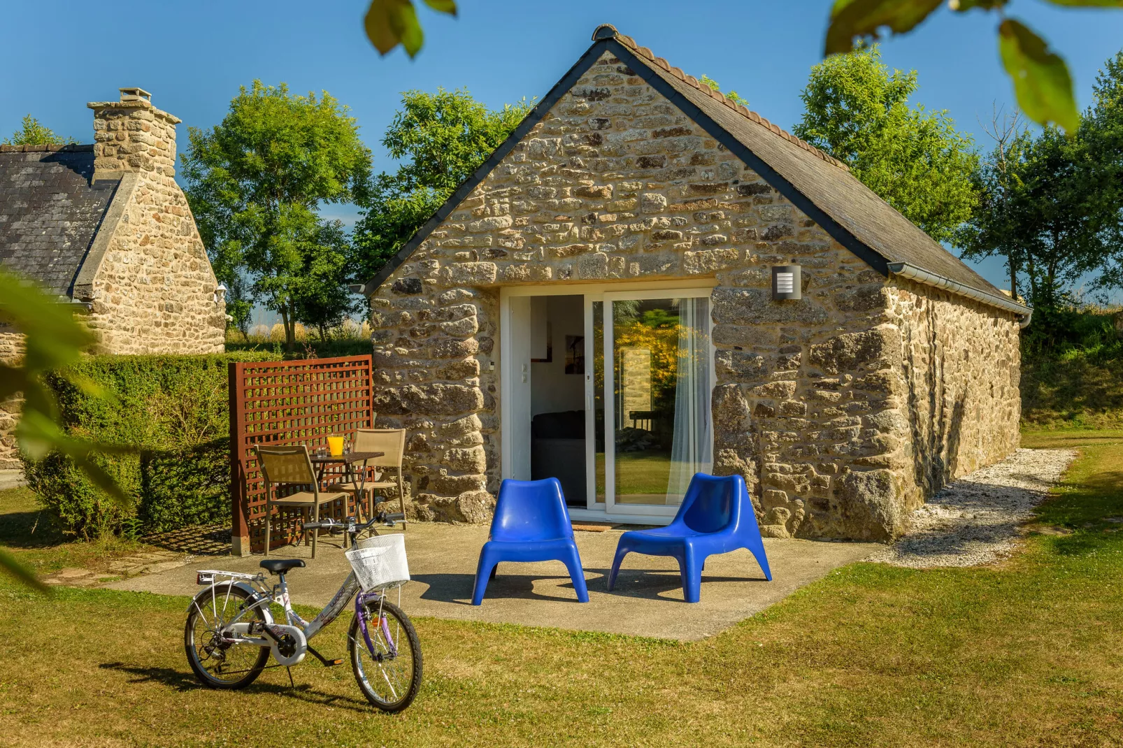 Le Trio-Exterior summer