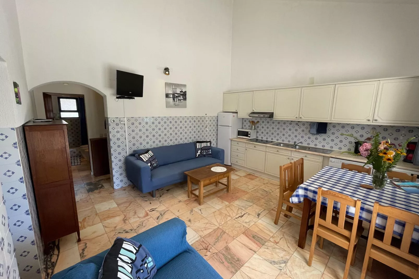 Casa das Flores-Living room