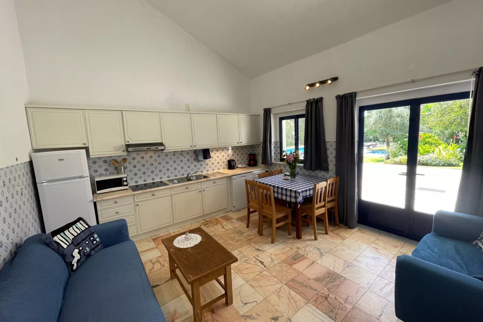 Casa das Flores-Kitchen