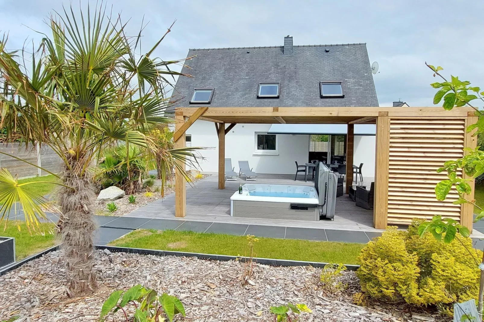 Ferienhaus mit Whirlpool Plouarzel-Exterior summer
