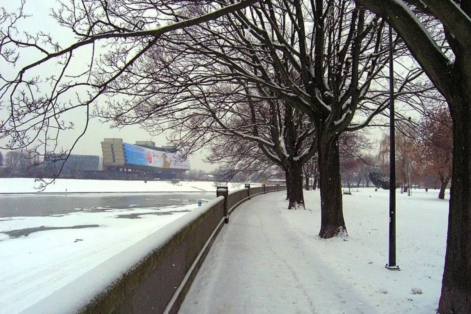 Rainbow apartment-Exterior winter