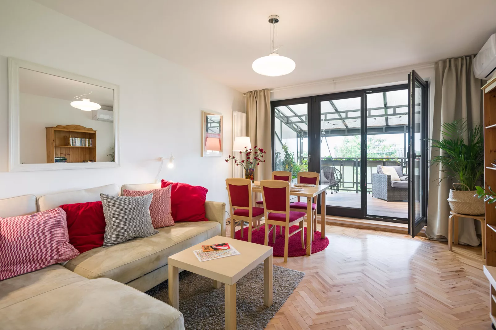 Rainbow apartment-Living room