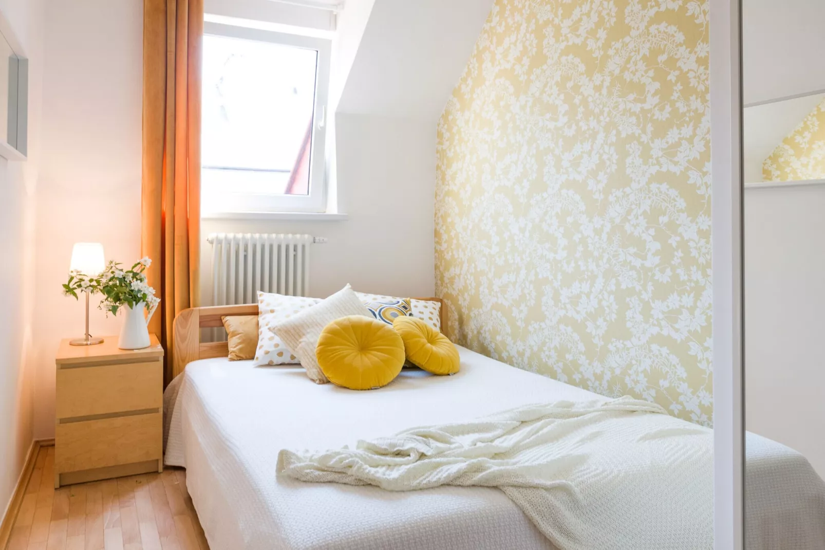 Rainbow apartment-Bedroom