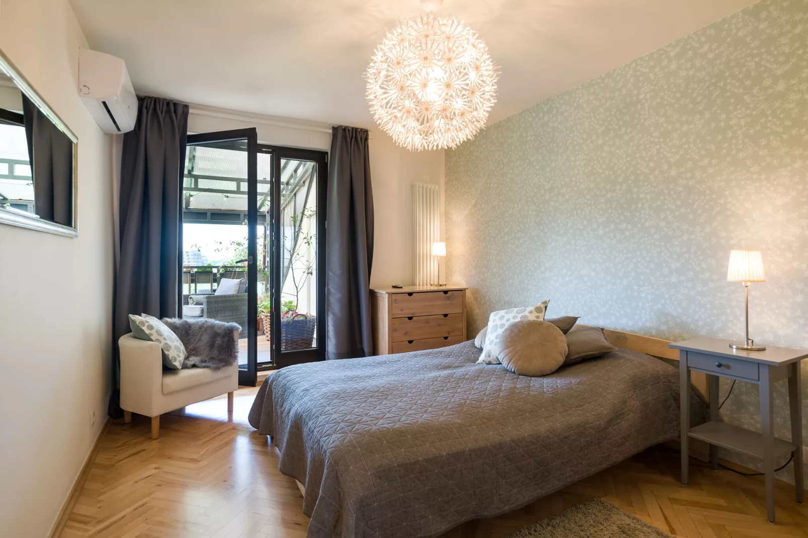 Rainbow apartment-Bedroom