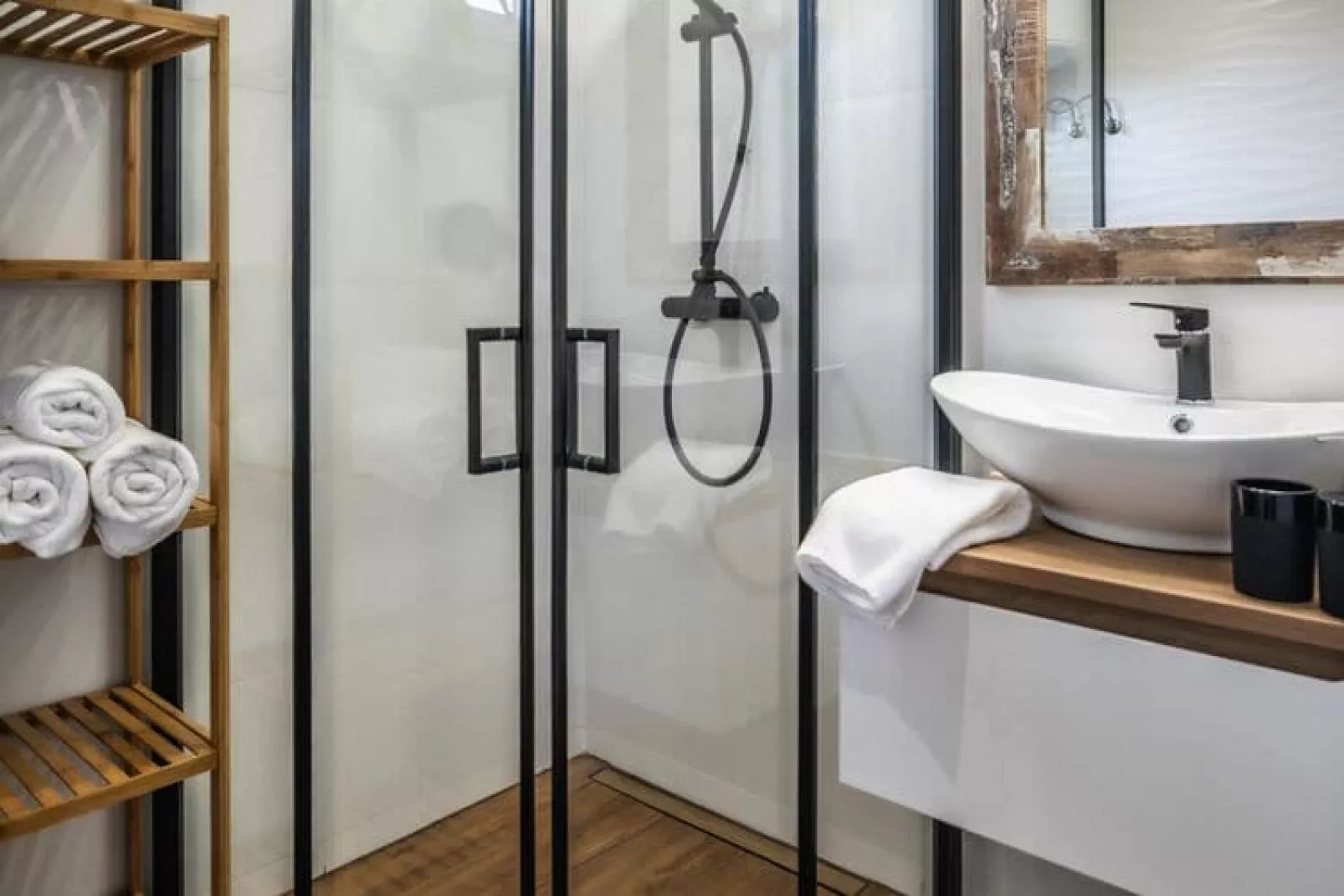 Domki DELUX Rewal-Bathroom