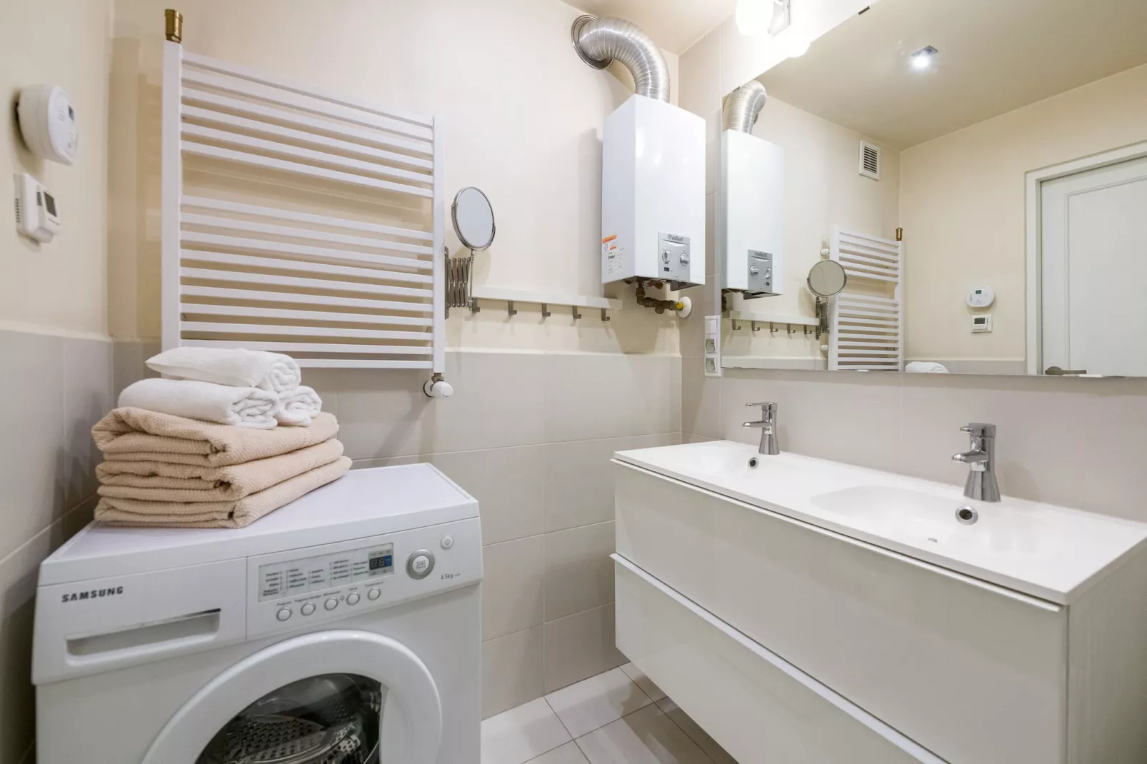 Rainbow apartment-Bathroom