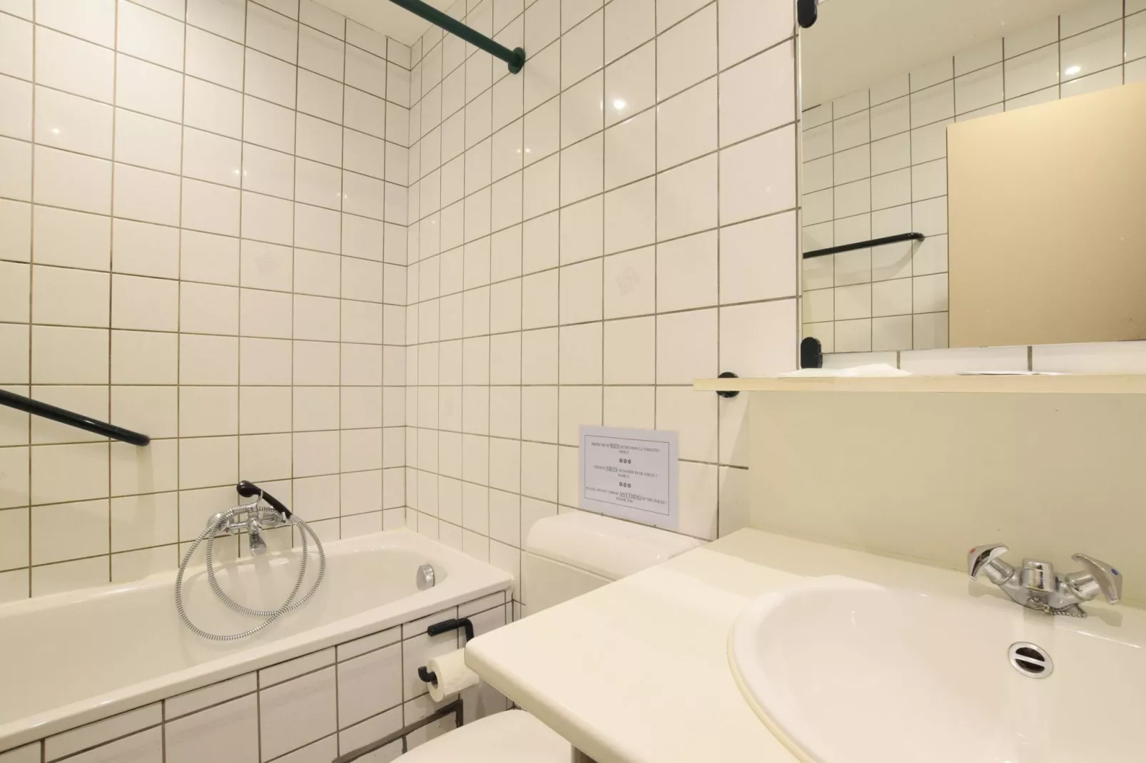 La Blanche Vignerie-Bathroom