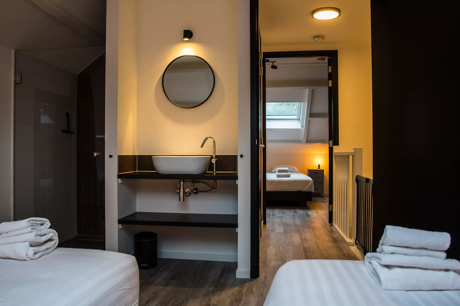 Oranjezon app 4p-Bedroom