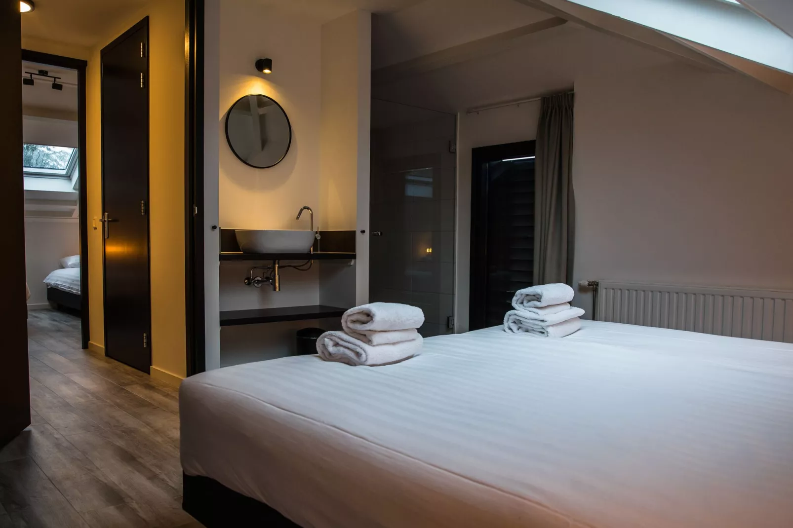 Oranjezon app 4p-Bedroom
