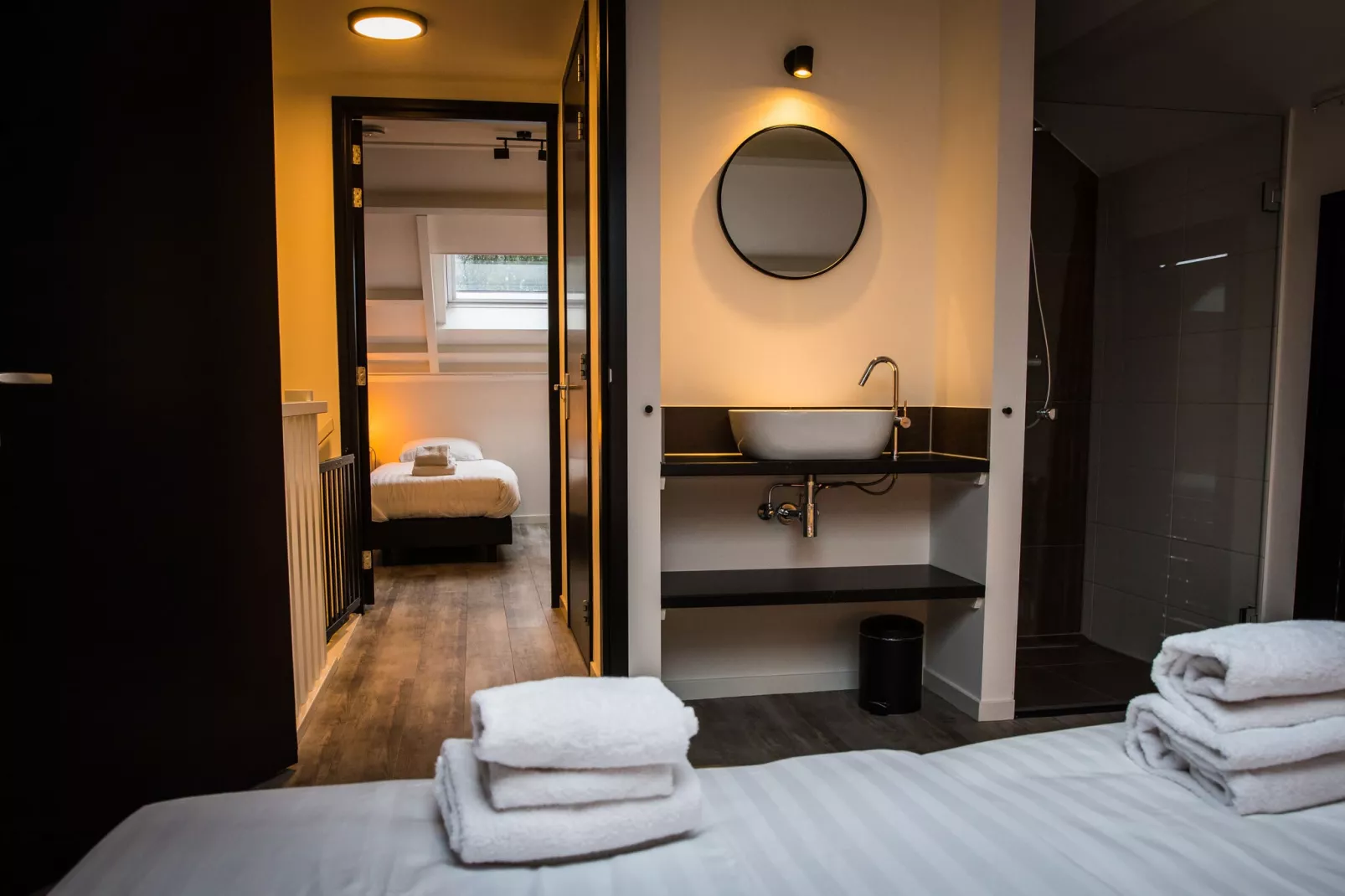 Oranjezon app 4p-Bedroom
