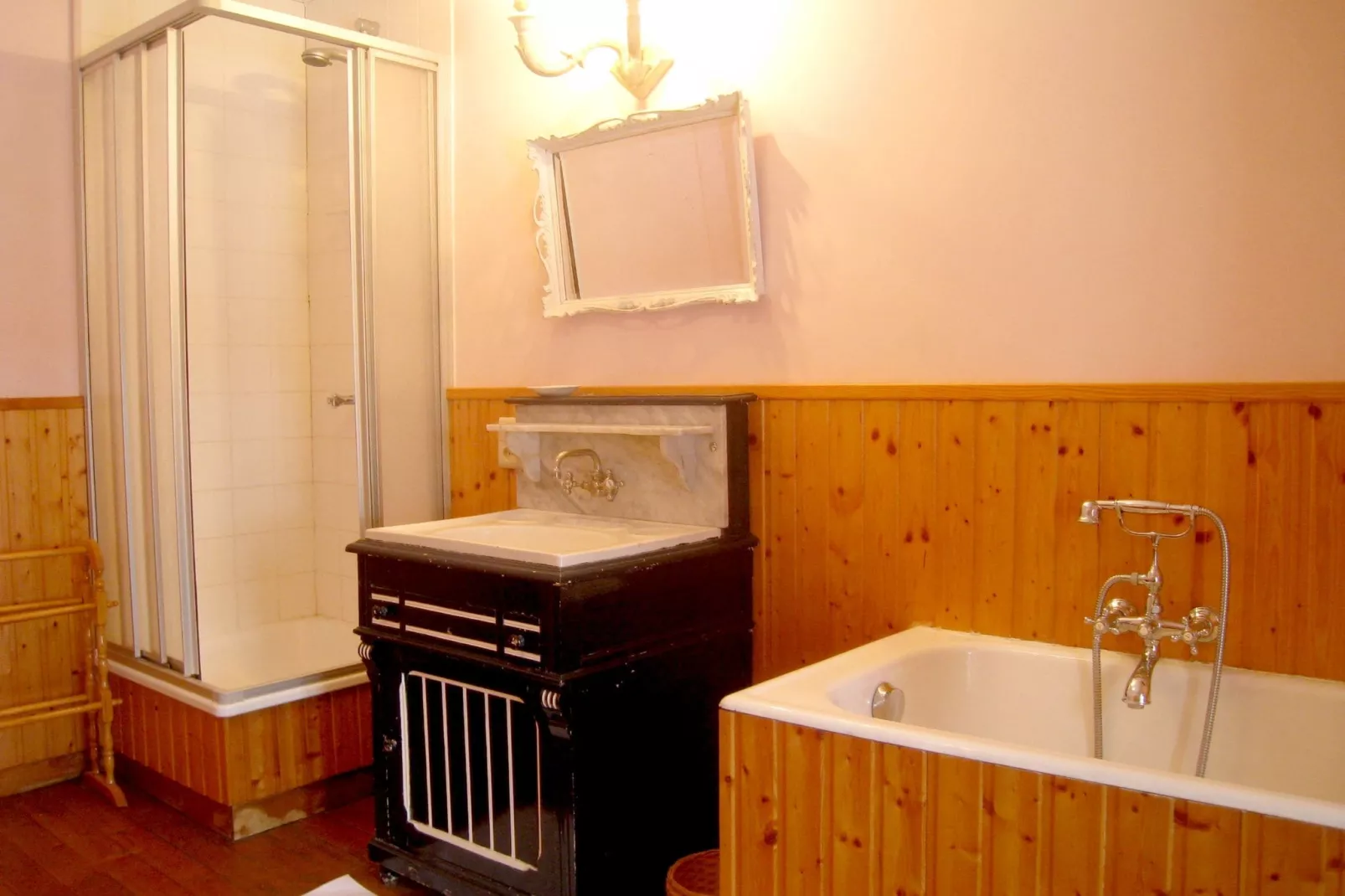 La Hetraie-Bathroom
