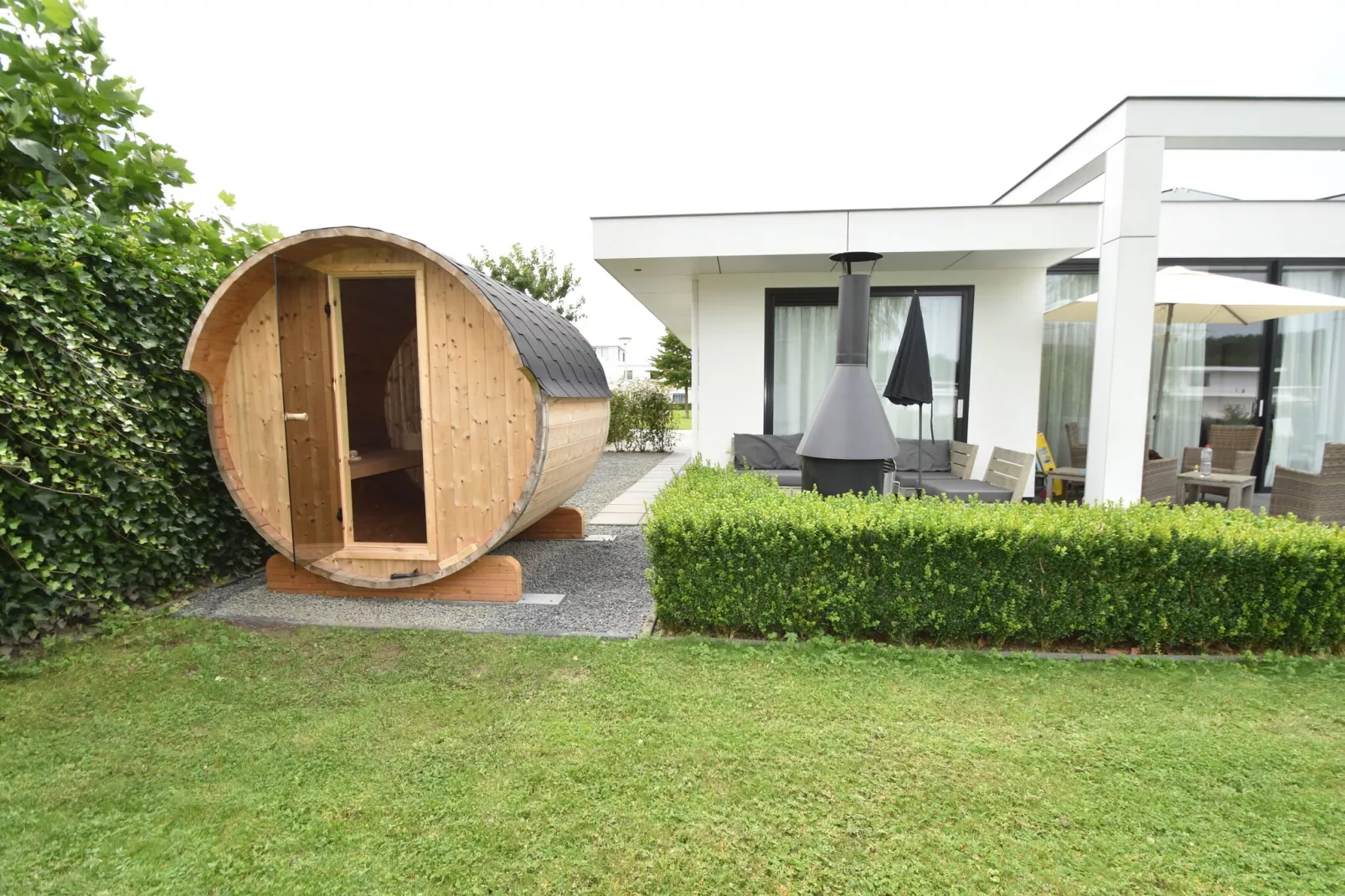 Cosy Harderwijk 316-Gardens summer