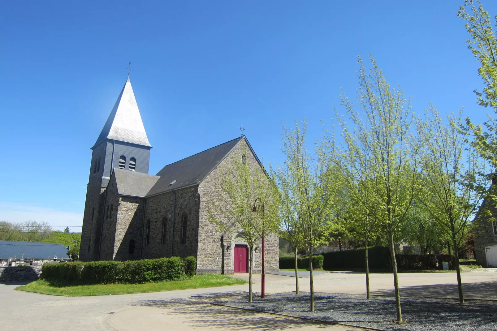 La Conciergerie-Areas within 1km in summer