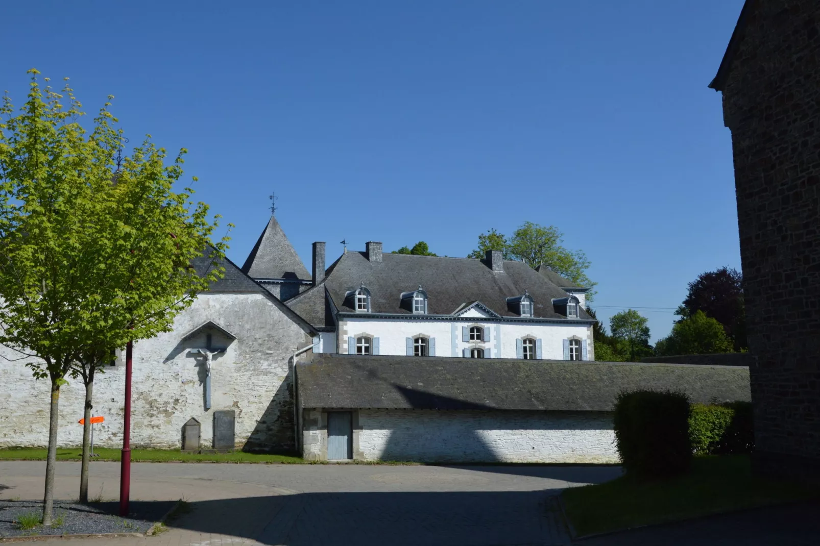 La Conciergerie-Areas within 1km in summer
