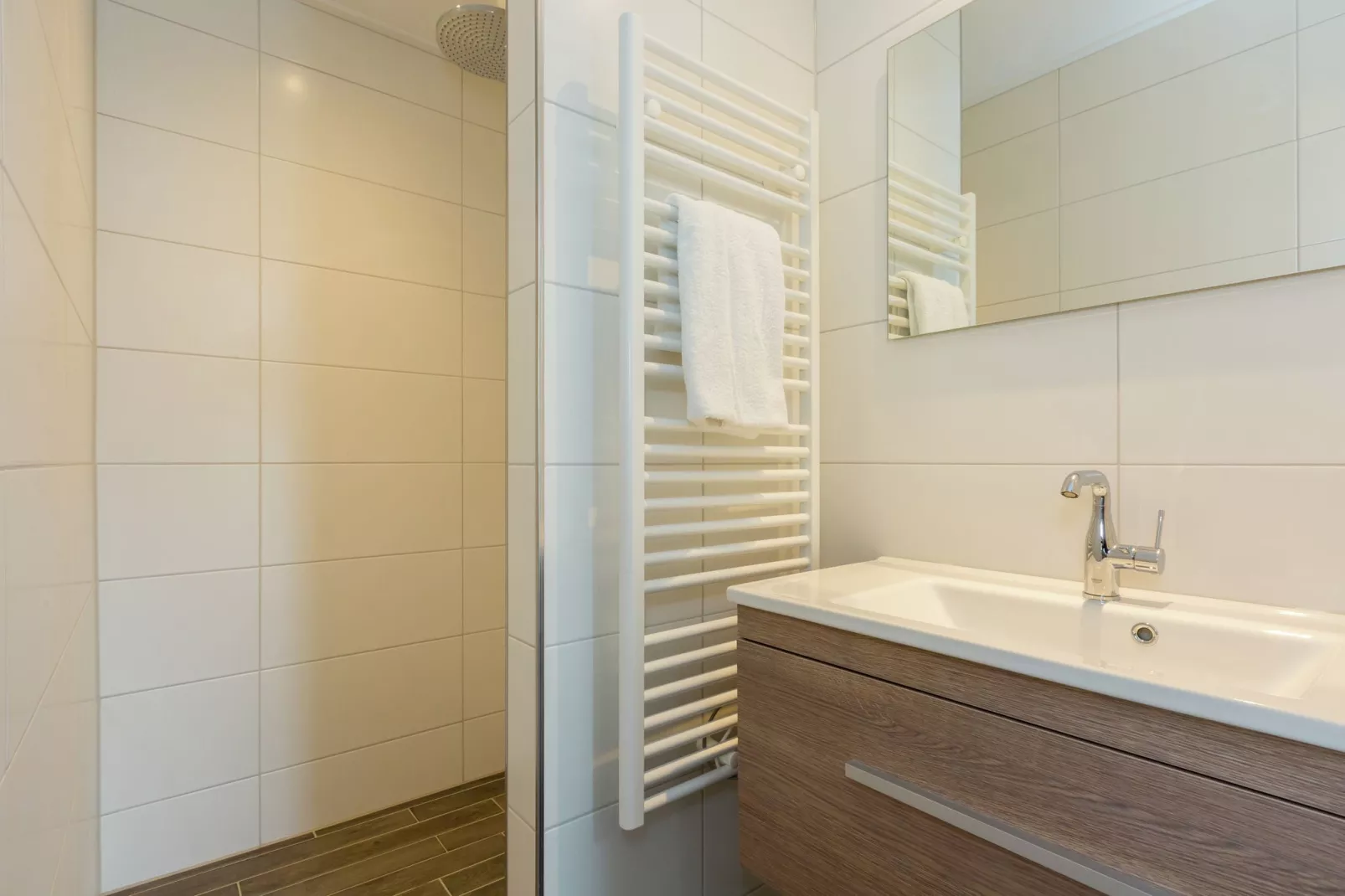 De Zeeuwse Schuur - comfort plus 4 personen-Badezimmer