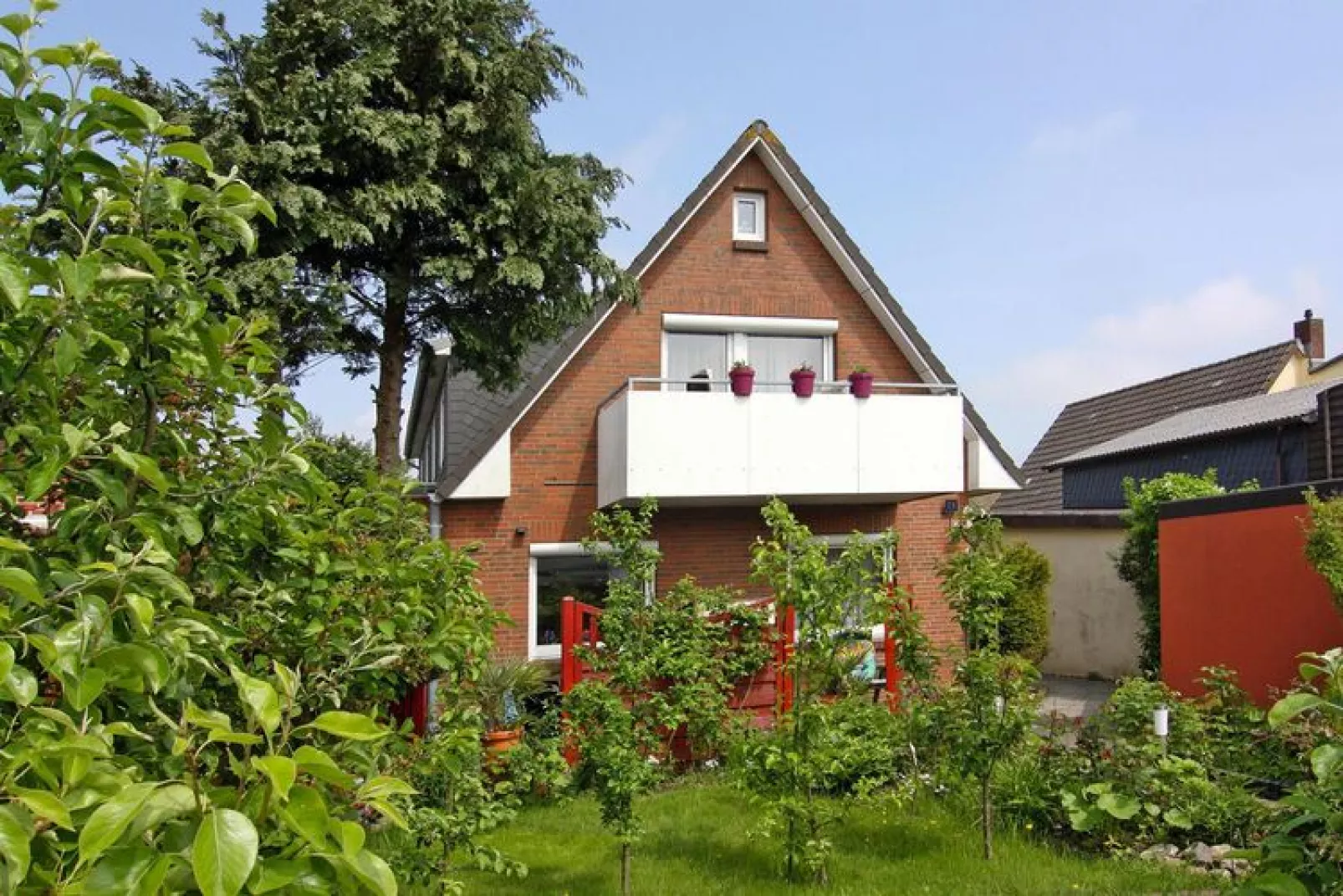 App 1 / 3 Raum App im EG 65 m²-Exterior summer