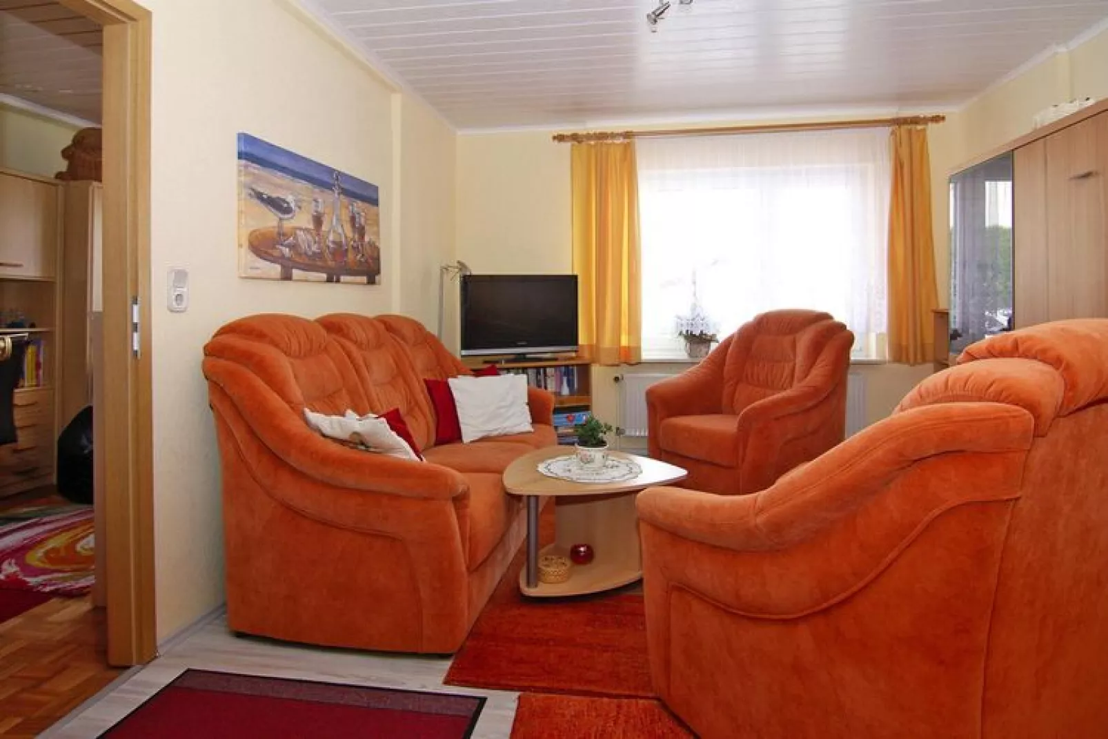 App 1 / 3 Raum App im EG 65 m²-Living room