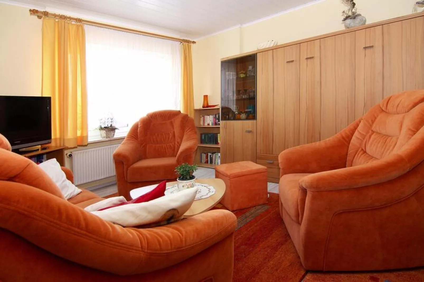 App 1 / 3 Raum App im EG 65 m²-Living room