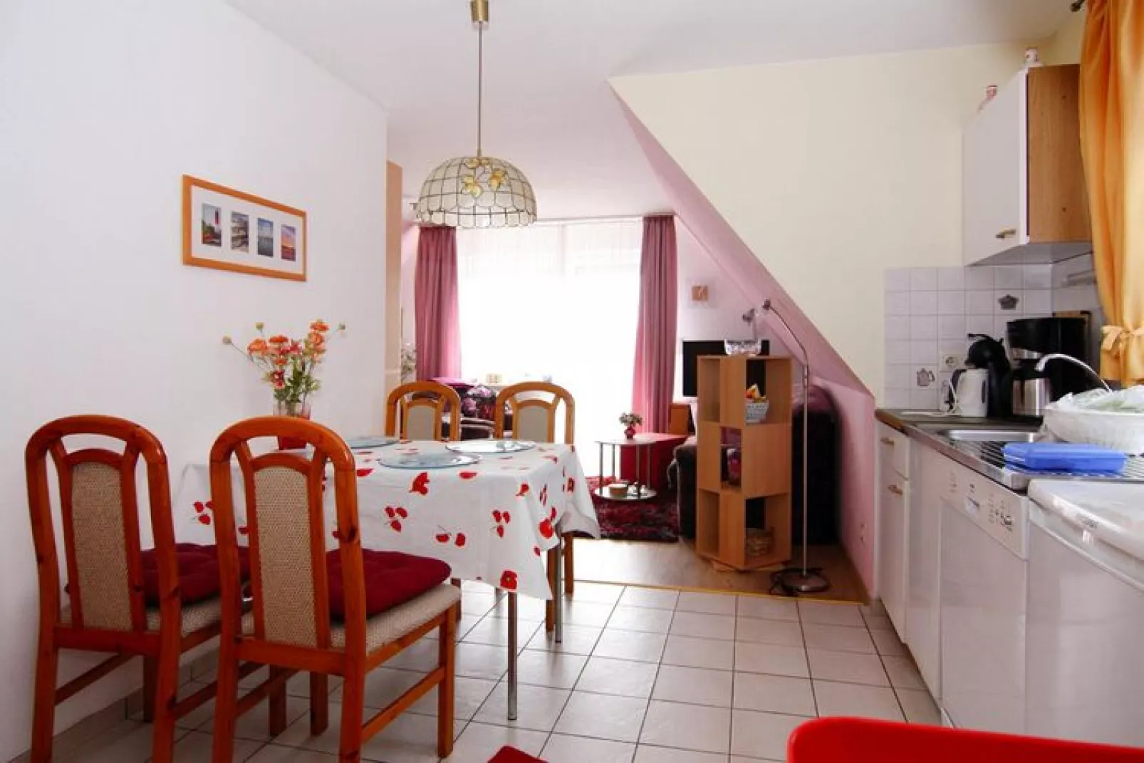 App 1 / 3 Raum App im EG 65 m²-Living room