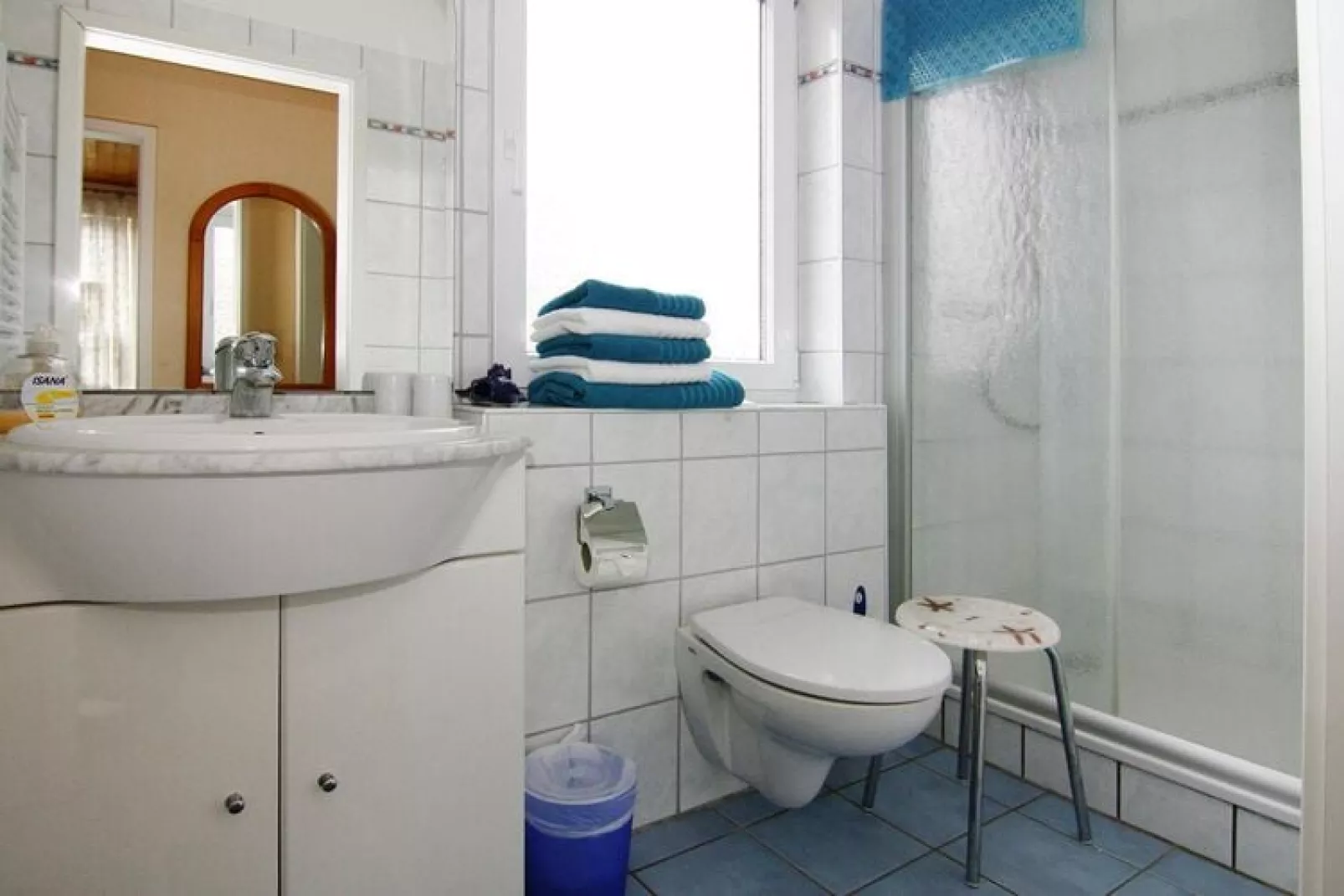 App 1 / 3 Raum App im EG 65 m²-Bathroom
