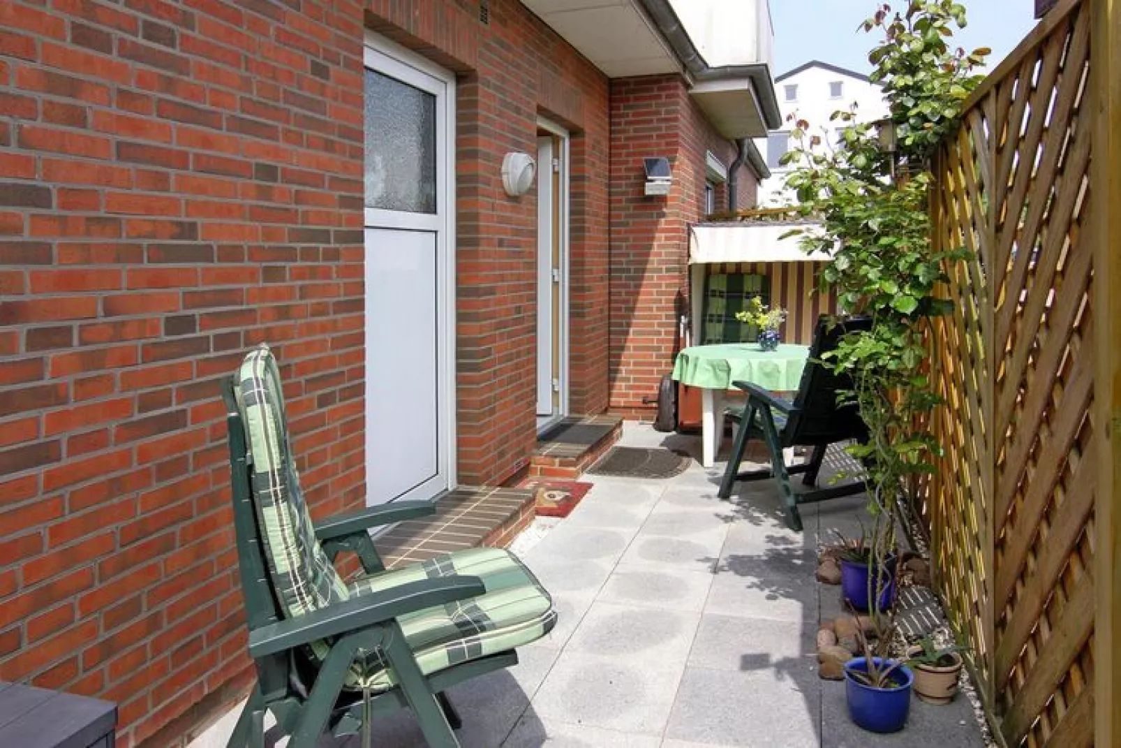 App 1 / 3 Raum App im EG 65 m²-Terrace