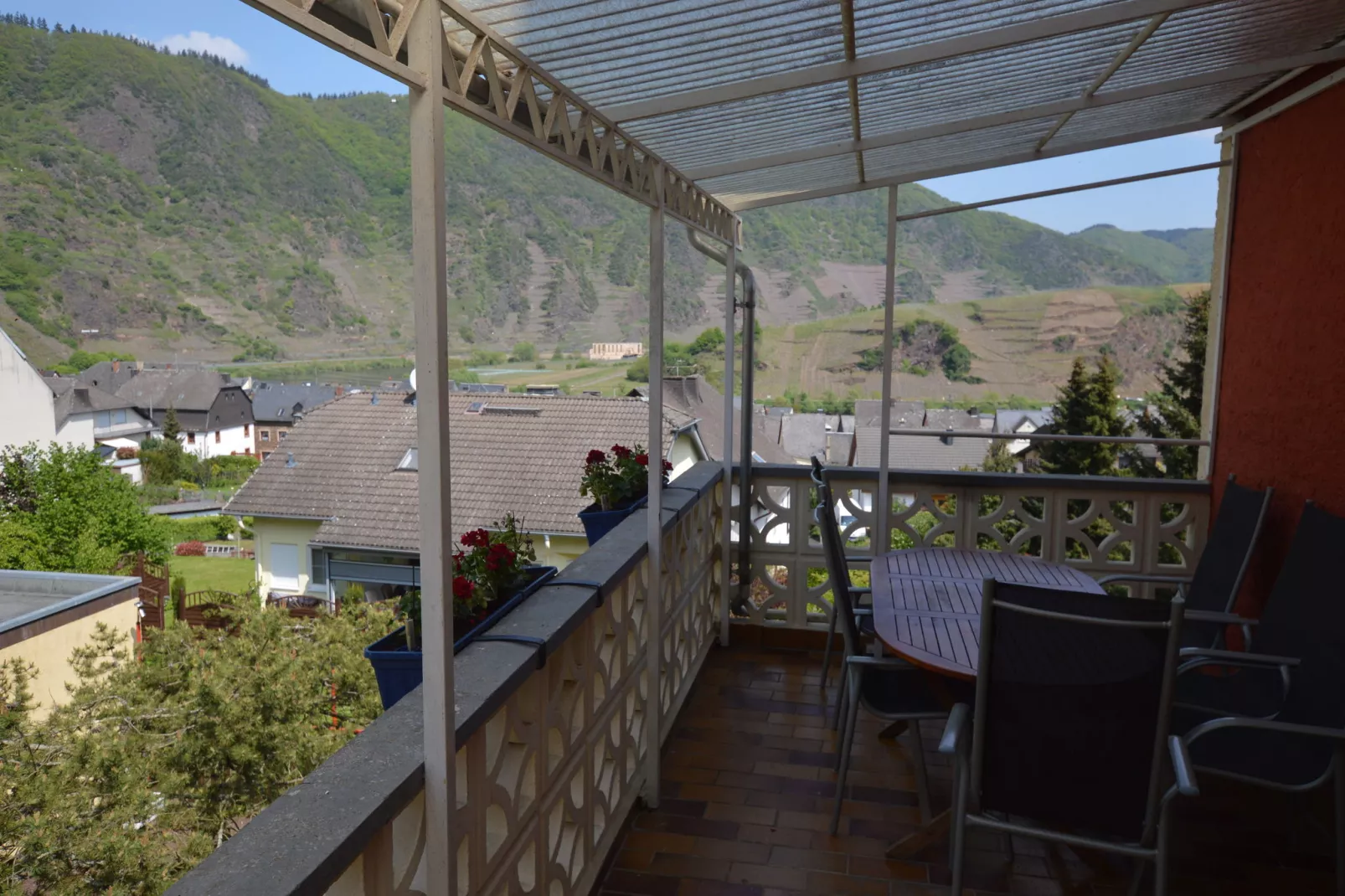 Gruppenhaus Moselblick-Terrassenbalkon
