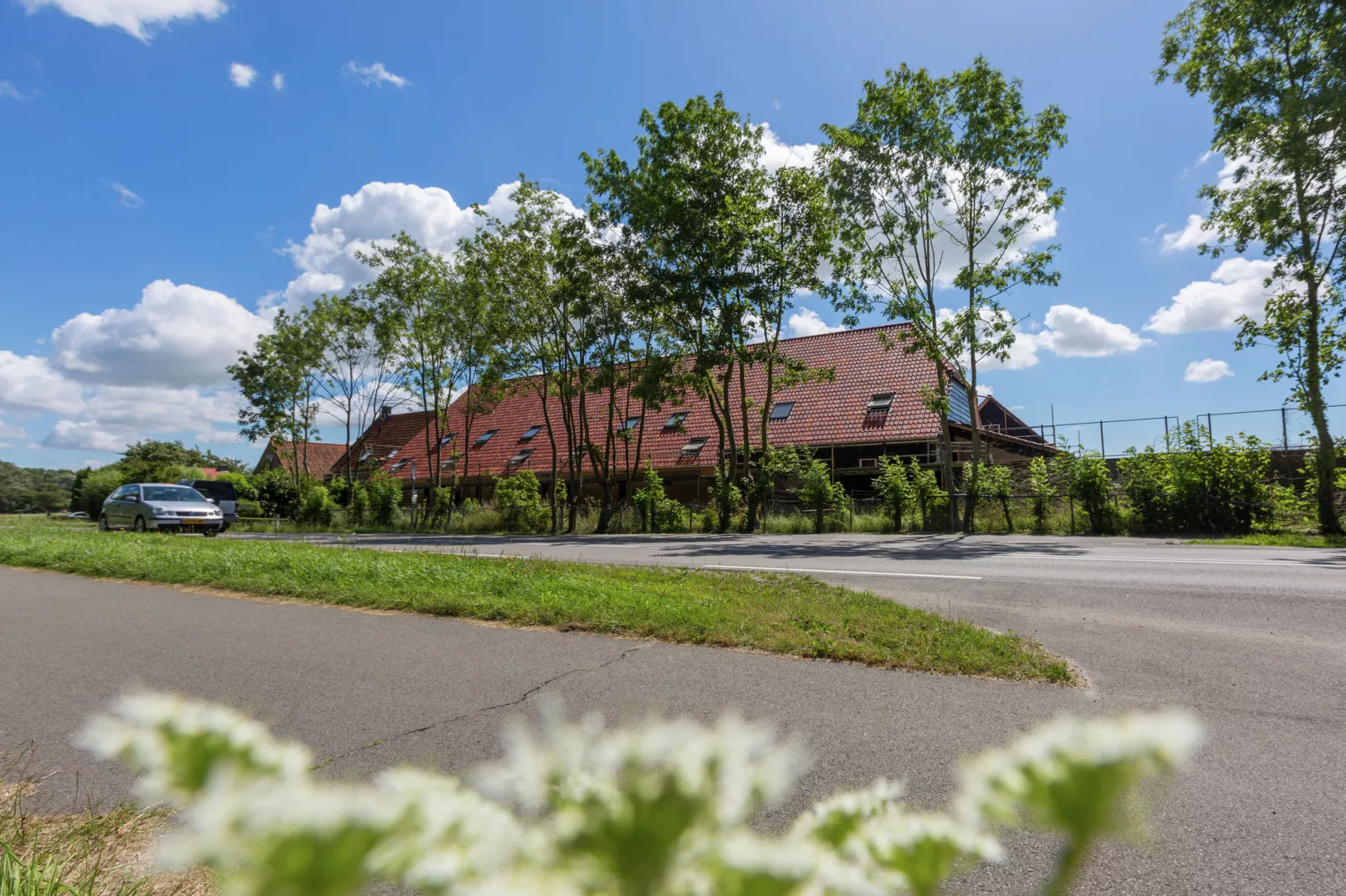 De Zeeuwse Schuur - comfort 6 personen-Außenbereich Sommer