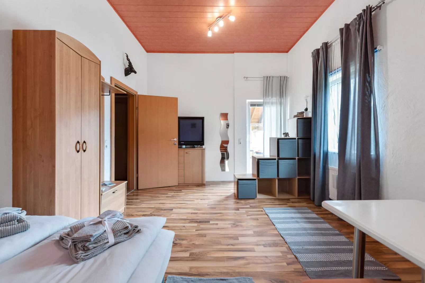Countryside Home with Swimming Pool II - Wohnzimmer