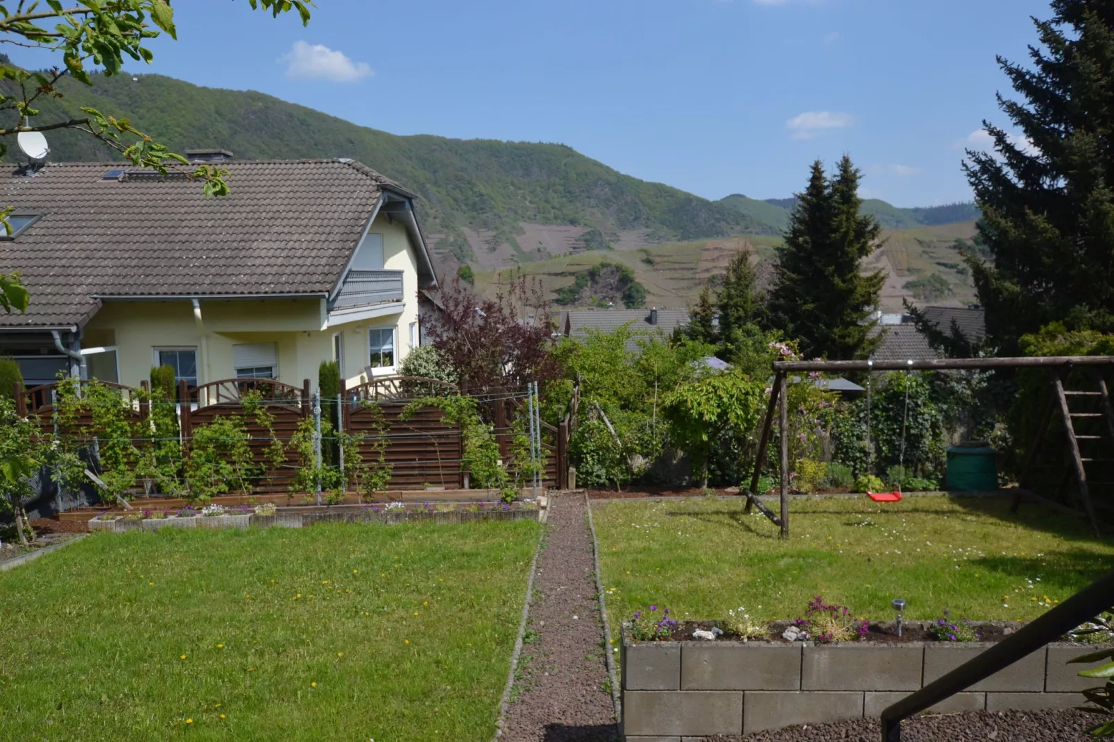 Gruppenhaus Moselblick-Gärten Sommer