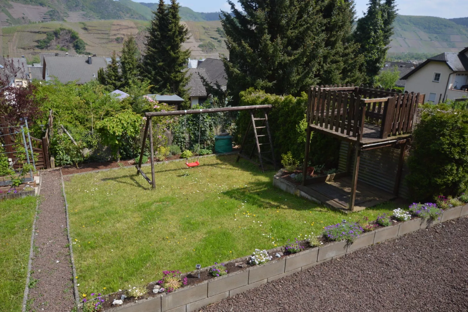 Gruppenhaus Moselblick-Gärten Sommer
