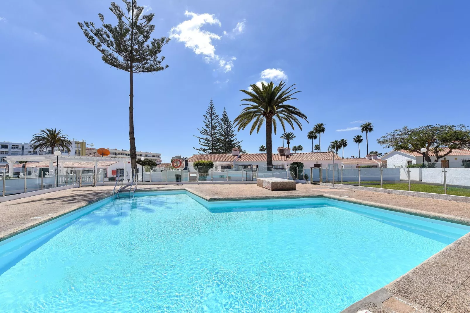 Santa Barbara EMC2-Pool