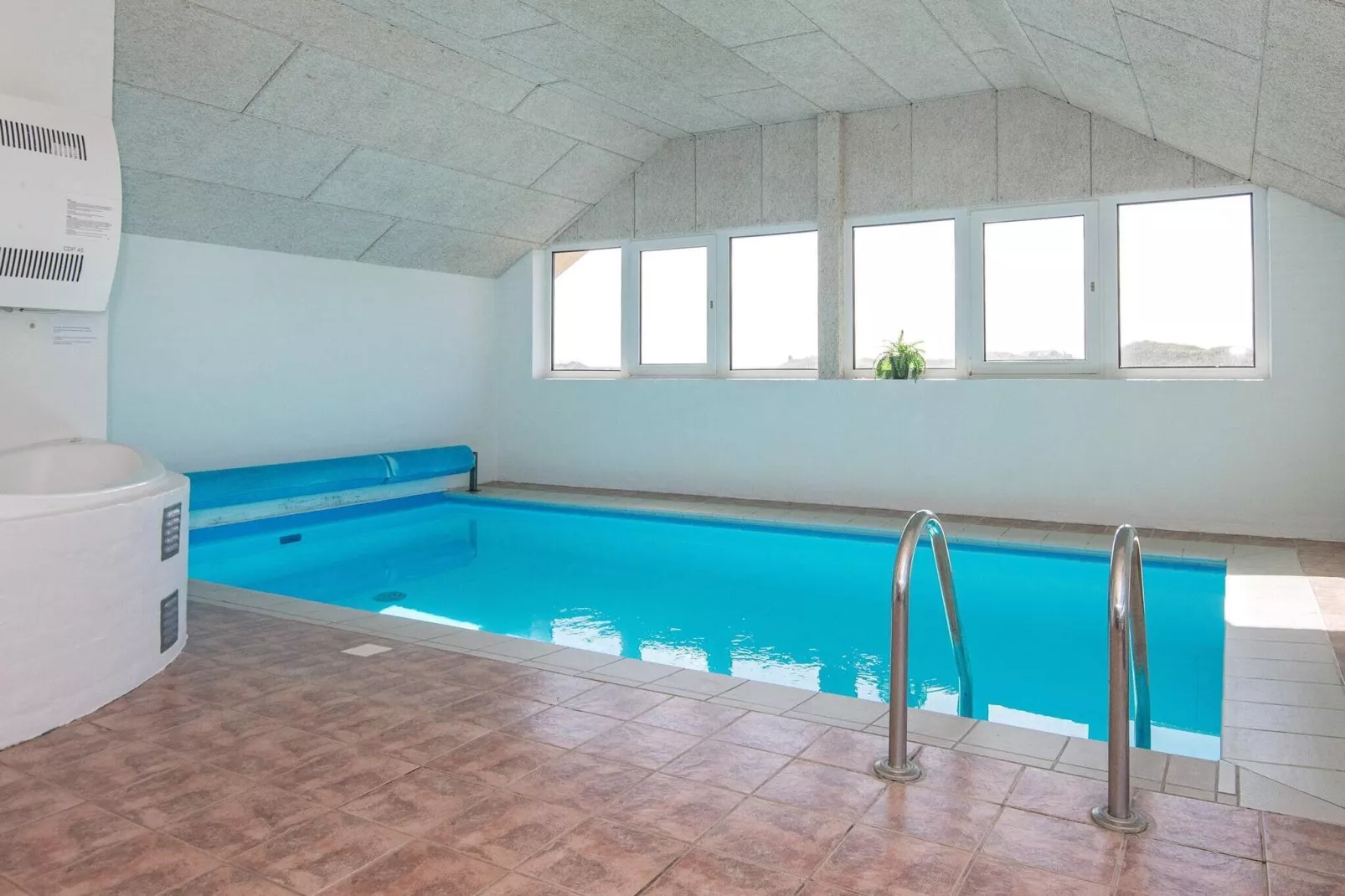10 person holiday home in Ringkøbing-Pool