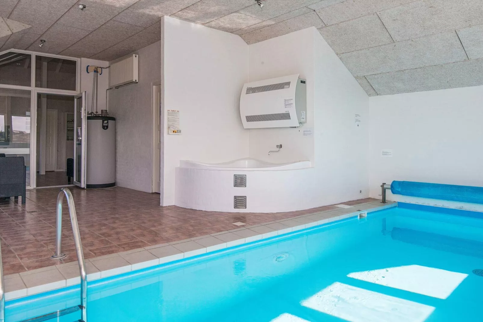 10 person holiday home in Ringkøbing-Pool