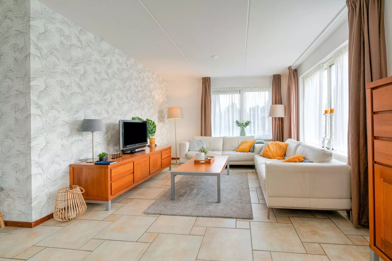 Zonnig Hosterwold-Living room