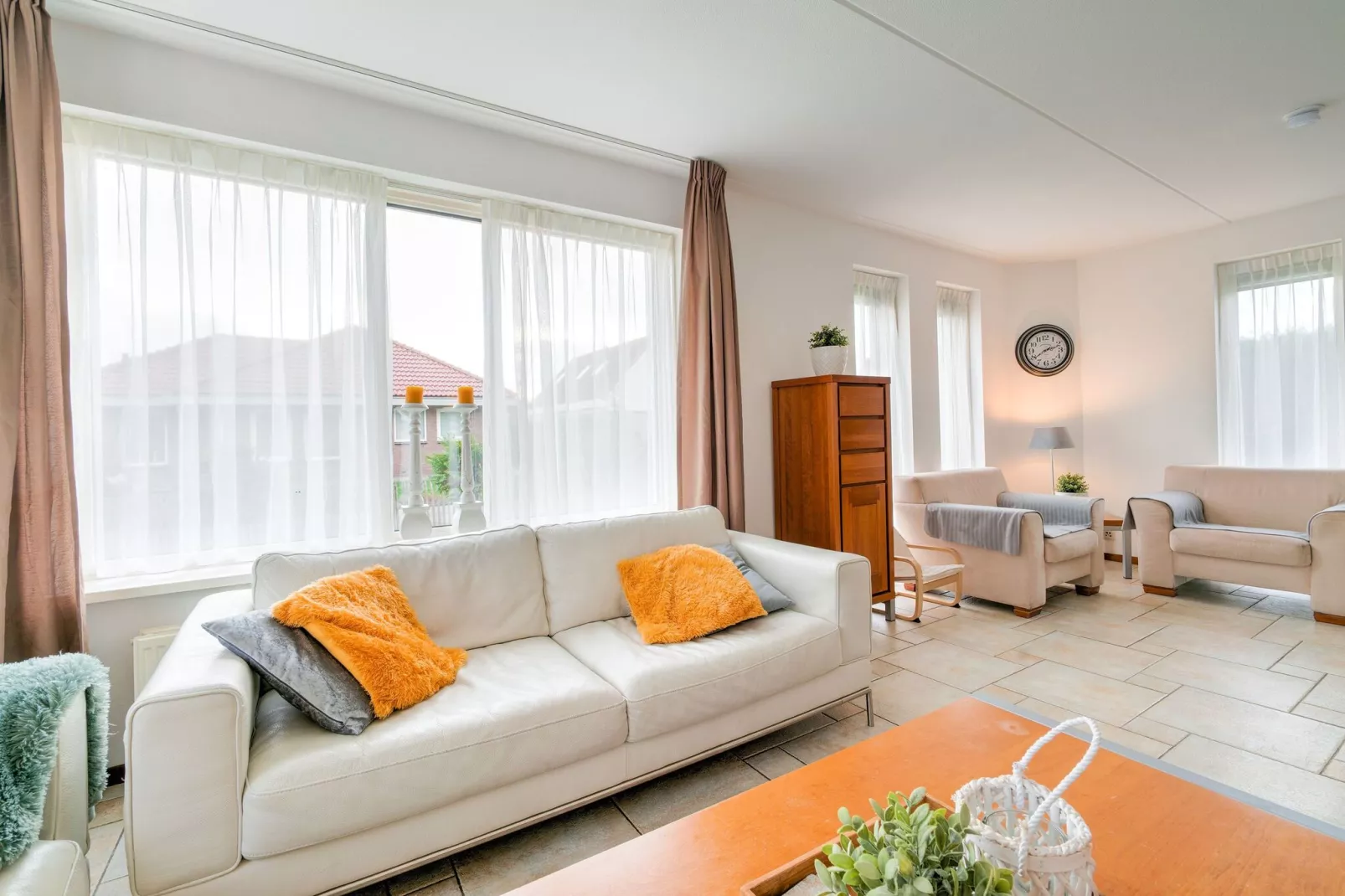 Zonnig Hosterwold-Living room