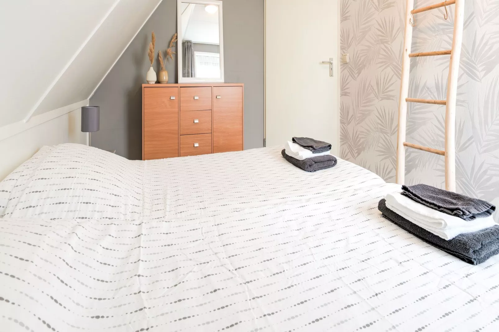 Zonnig Hosterwold-Bedroom