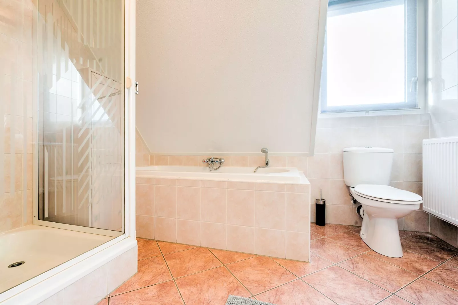 Zonnig Hosterwold-Bathroom