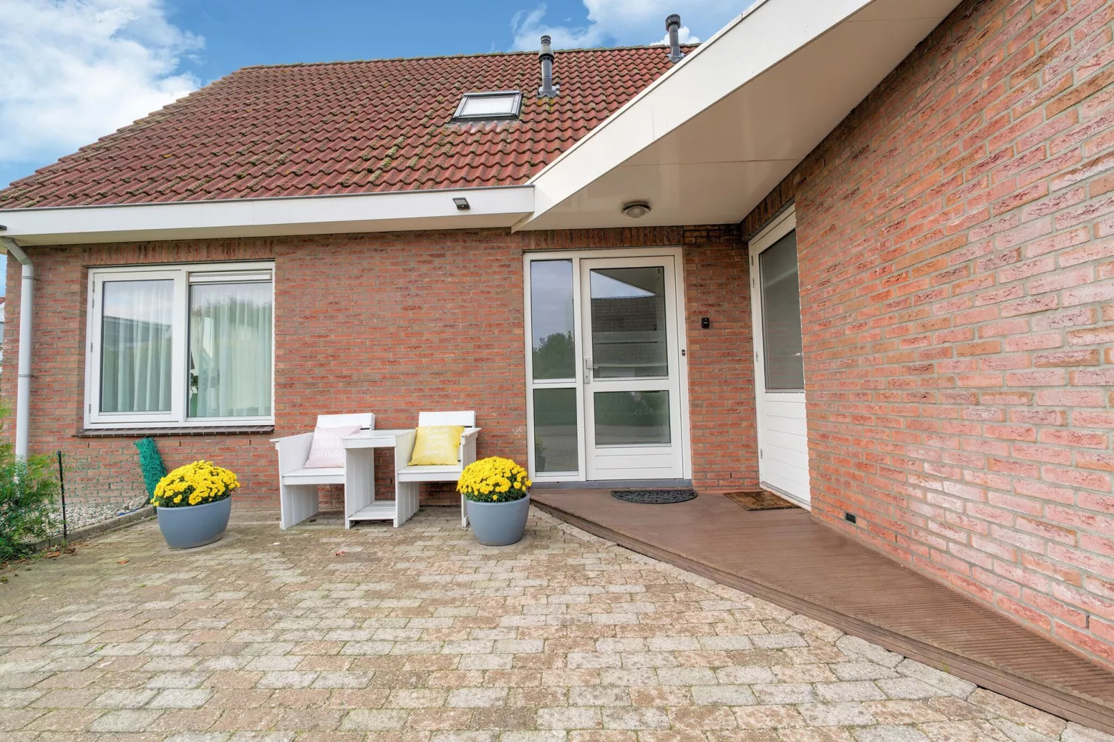 Zonnig Hosterwold-Terrace balcony