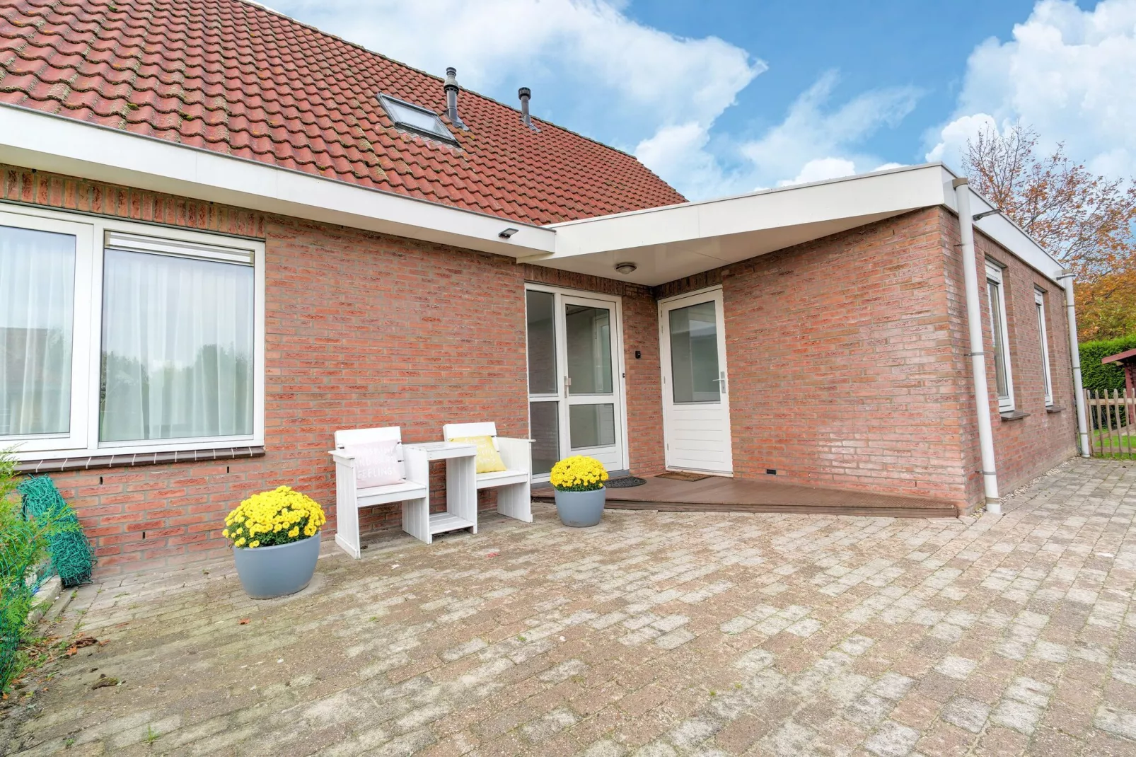 Zonnig Hosterwold-Terrace balcony
