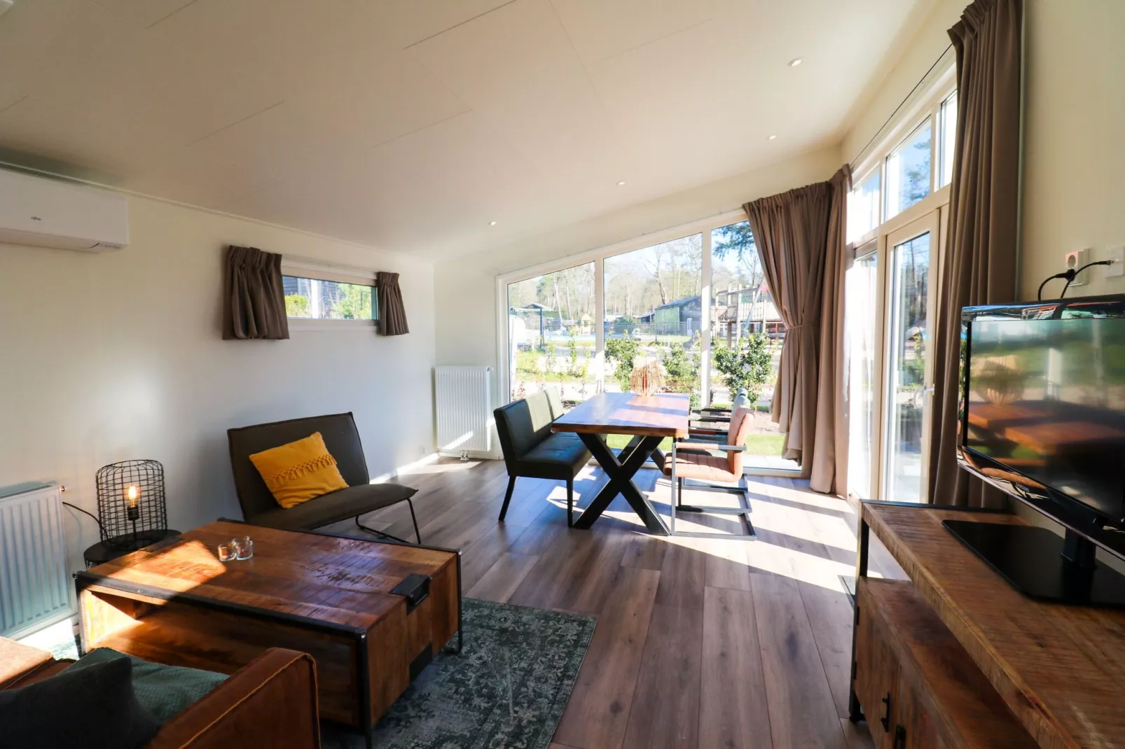 Vakantiepark De Rimboe & De Woeste Hoogte 13-Living room