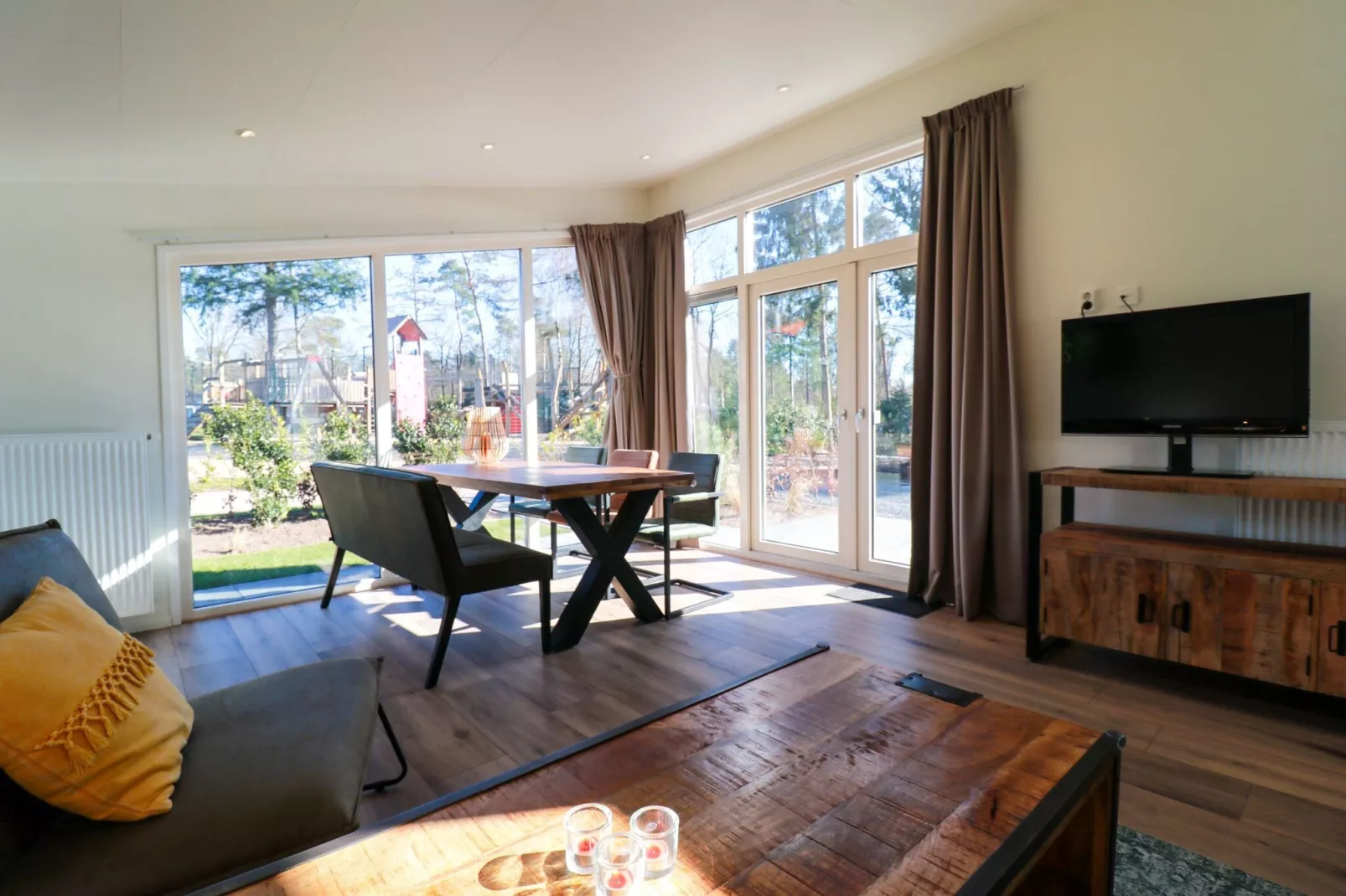 Vakantiepark De Rimboe & De Woeste Hoogte 13-Living room