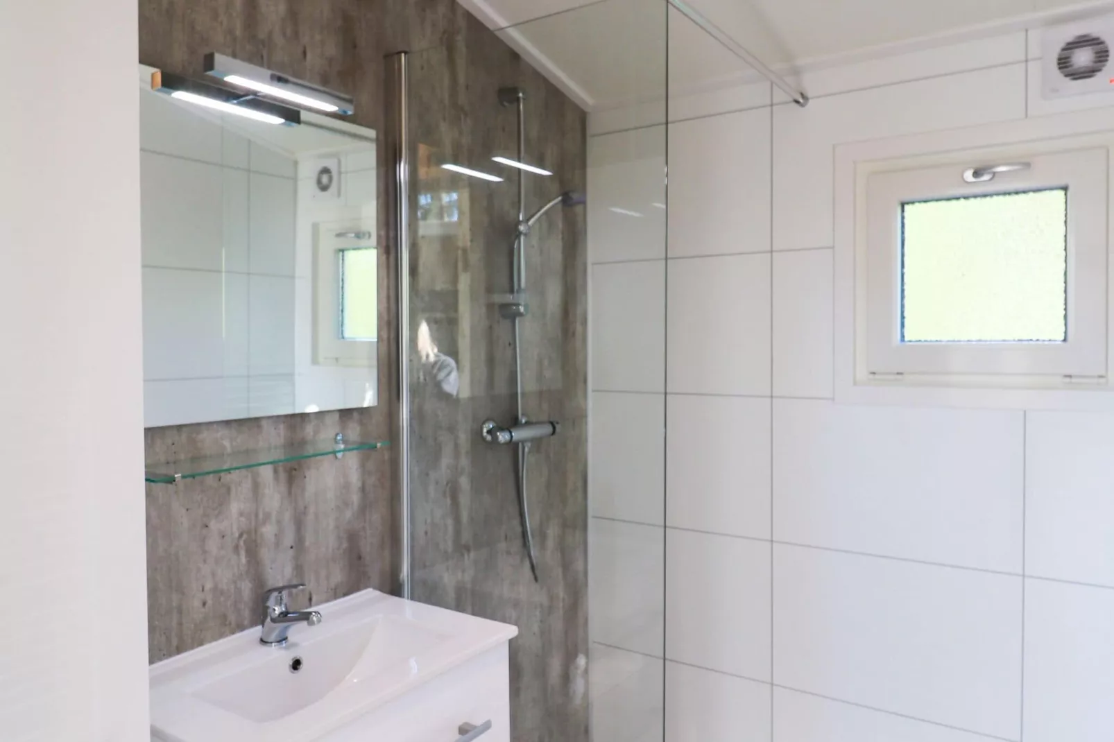 Vakantiepark De Rimboe & De Woeste Hoogte 13-Bathroom