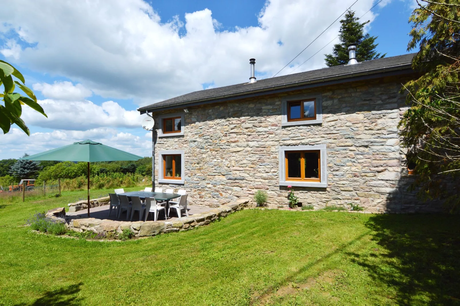 La Maison de Célestin-Außenbereich Sommer