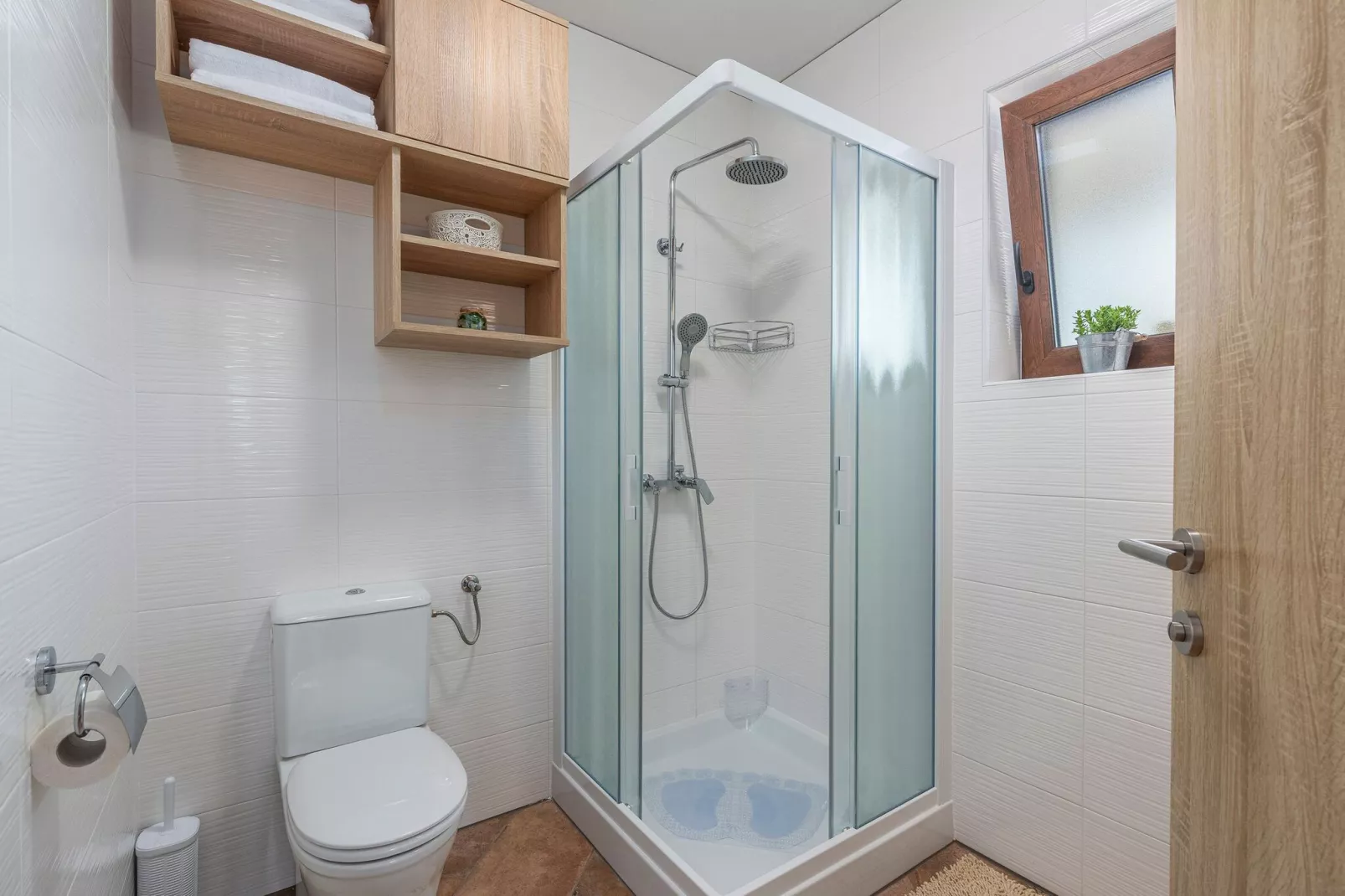 Sarah-Bathroom