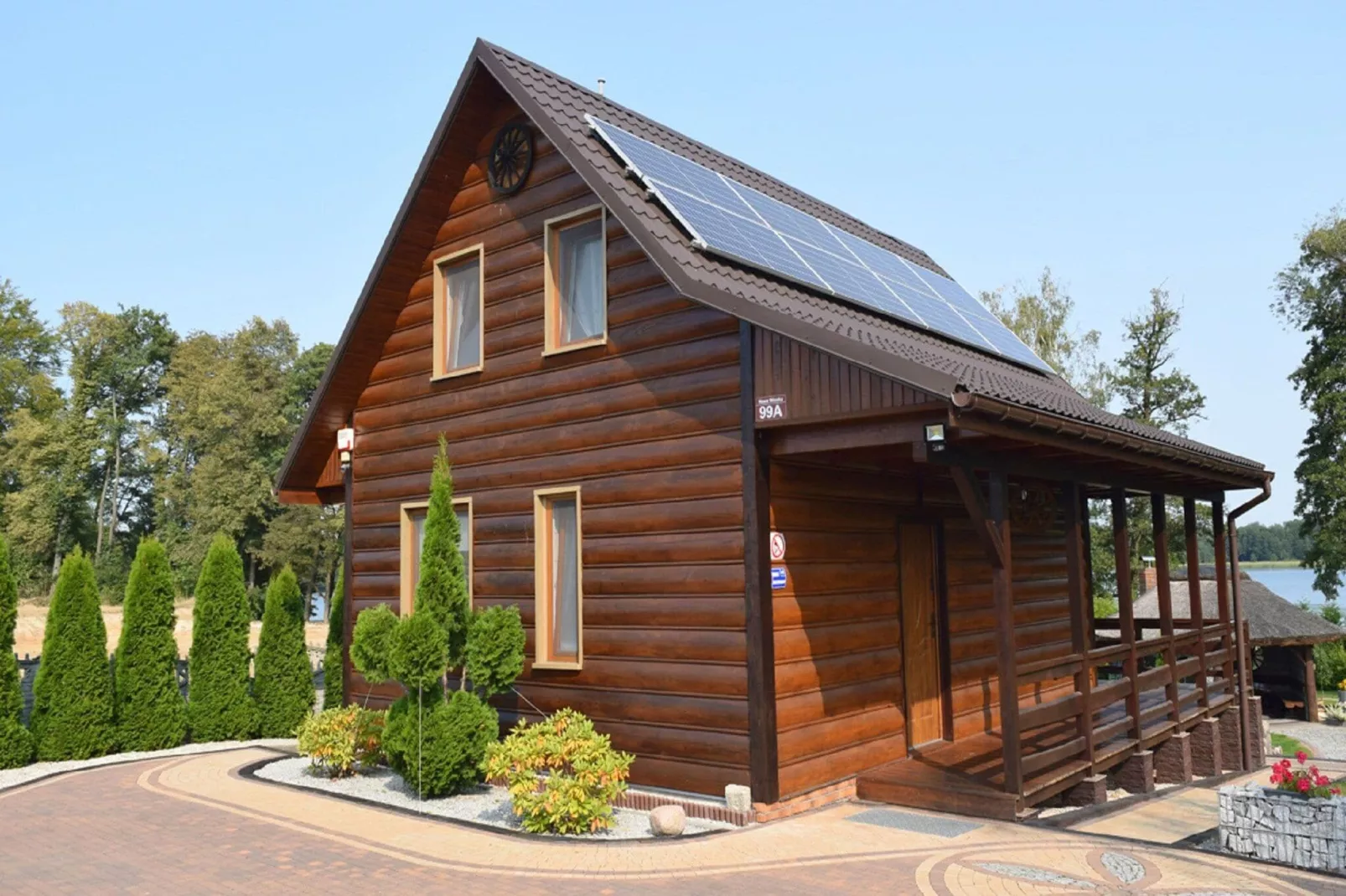 A house on the shore of the lake-Exterior summer