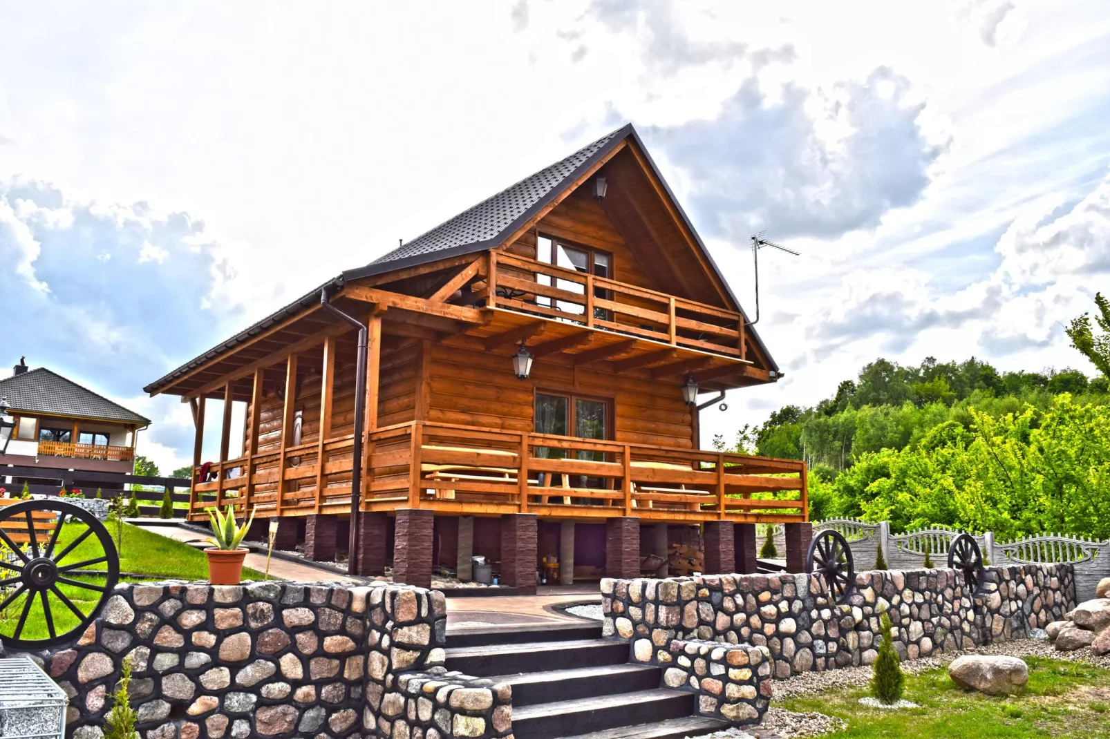 A house on the shore of the lake-Exterior summer